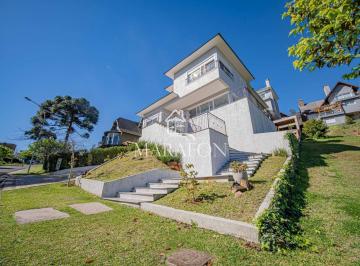 Casa · 412m² · 3 Vagas · LINDA CASA À VENDA NO CONDOMÍNIO ALPHAVILLE EM GRAMADO