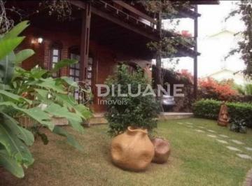 Casa · 380m² · 4 Quartos · 4 Vagas · Linda casa triplex em Camboinhas.