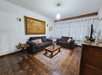 Casa · 224m² · 4 Quartos · 2 Vagas · Sobrado próximo a Avenida Santa Catarina
