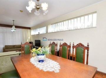 Casa · 500m² · 3 Quartos · 4 Vagas · Sobrado à venda em rua tranquila na Vila Olimpia