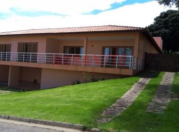 398f64c05836c174135d91d53db93b19.jpg · Cond. fechado de 582m² com 4 quartos