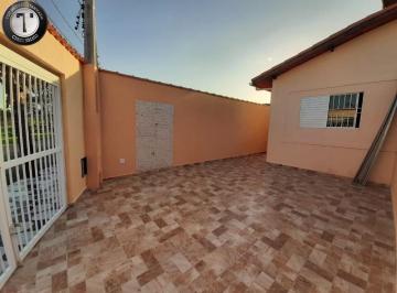 Foto 01 · Casa 2 quartos a venda em Itanhaém, São Paulo, bairro Loty, sendo um dos quartos suíte.