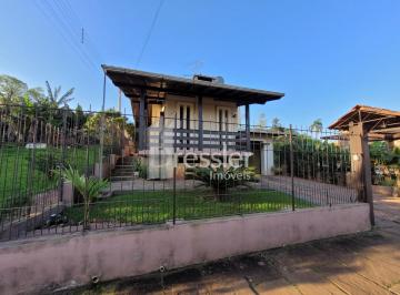 Casa · 237m² · 3 Quartos · 3 Vagas · 
                Casa com pátio e espaço interno grande
                