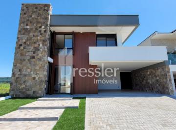Casa · 232m² · 3 Quartos · 2 Vagas · 
                Linda casa em Condomínio fechado
                