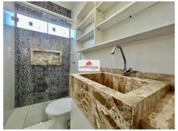 d820bf4dea1943f2246c4a6043fbfde0.jpg · Casa com 160m2, com 3 quartos, 2 suítes