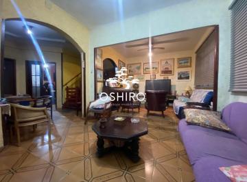 sala · Ampla casa com 04 dormitórios (sendo 01 suíte) e edícula em excelente localização! 