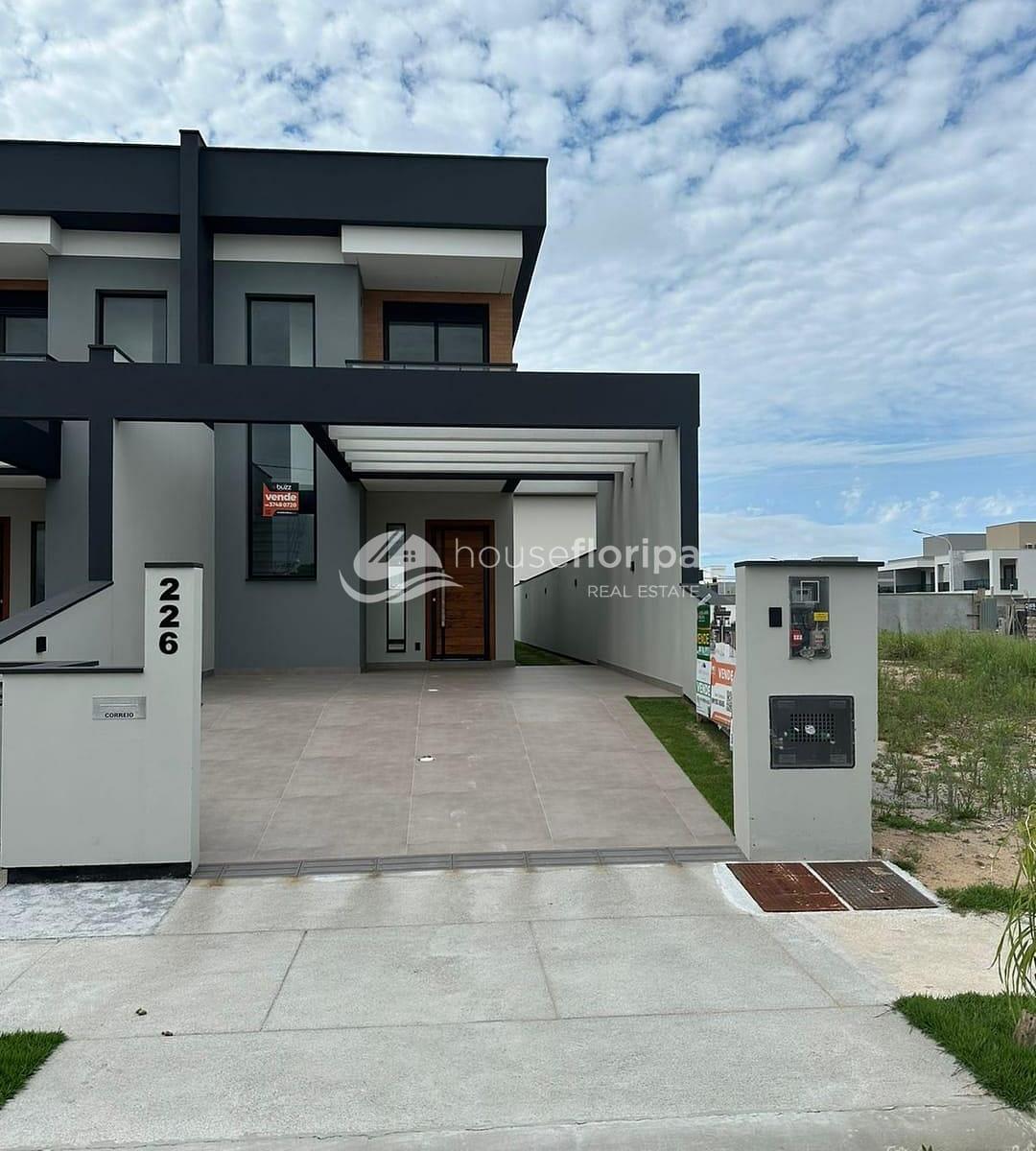 Casa para Venda - Florianópolis / SC no bairro Ingleses do Rio Vermelho, 3  dormitórios, sendo 1 suíte, 2 banheiros, 1 vaga de garagem, área total  165,00 m², área construída 80,00 m², área útil 165,00 m²