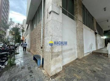 5f5db1d2cd90f8c1f3ee6093fed63ca3c42c8bc7 · Prédio comercial no centro