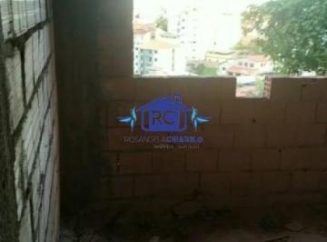 imovel_4550_27651.jpg · Imóvel em alvenaria situado no subnível da rua, com 2 quartos, cozinha, 1 suite, sala com jardim de 