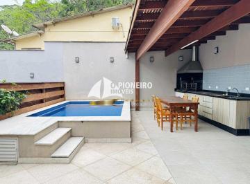 Casa · 132m² · 4 Quartos · 2 Vagas · Casa de condomínio, disponível para locação anual e temporada.