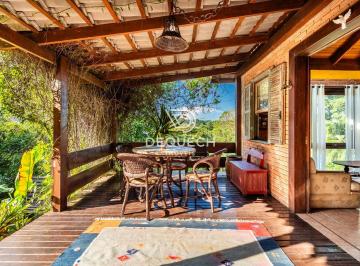 Casa · 459m² · 4 Quartos · 6 Vagas · Um refúgio no Vista Alegre ao lado do Bosque Alemã