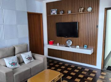 Sala de estar · Apartamento de 4 quartos no Centro - CONDOMÍNIO SUPER BARATO - divisa com Batel