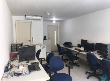 Comercial · 25m² · 1 Vaga · Sala com vaga no centro ao lado do Plaza