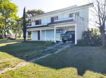Casa · 250m² · 3 Quartos · 1 Vaga · Já pensou em morar em uma chácara dentro da cidade?
