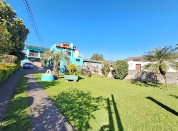 Casa · 658m² · 4 Quartos · 2 Vagas · Belissima Casa com 4 Dormitórios, 3 banheiros, piscina e casa de piscina.