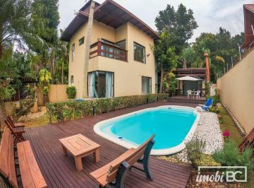 b2887eb2e1c3a16cca6c6612a6b2904072e02be1 · Casa com 3 dormitórios à venda, 230 m² por R$ 1.950.000 - Praia do Estaleiro - Balneário Camboriú/SC