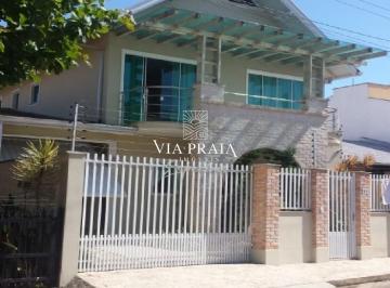 Casa · 246m² · 4 Quartos · 3 Vagas · Sobrado na quadra mar a venda em Balneario Piçarras