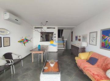 056d31e5d44de1ff55def5127c3e0fbd46ecdf2e · Casa próximo à praia com vista — Enseada — Guarujá