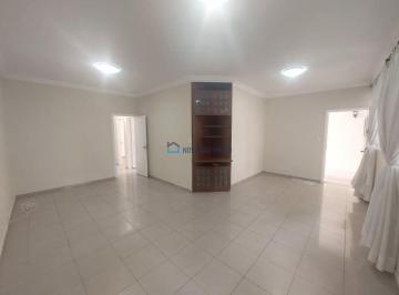 Casa · 230m² · 3 Quartos · 3 Vagas · Casa com 03 Dormitórios, 01 suíte e 01 vaga!