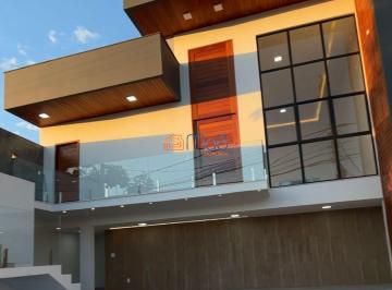 Casa · 226m² · 4 Quartos · 4 Vagas · Casa linear no Vale dos Cristais com 3 quartos, piscina e churrasqueira