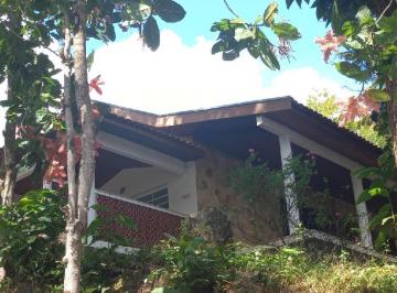 Casa de 3 quartos, Itajubá · CASA com 3 Quartos, sendo uma suíte, com amplo terreno, no Coração de Itajubá !!!