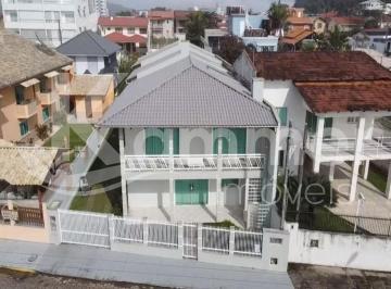 Foto 01 · Sobrados à venda em Penha na praia do Quilombo, são 8 dormitórios divididos em 3 sobrados, apenas 50