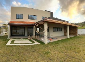 Foto 01 · Casa Alto Padrão 485 mts a/c em terreno 1050 mts / 5 odrms  Condomínio fechado Terras de Santa Maria