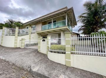 Casa · 250m² · 4 Quartos · 2 Vagas · Casa dos sonhos a poucos minutos da Vila Germânica!