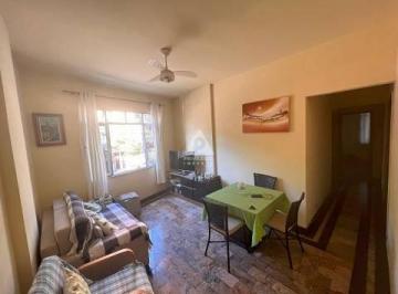 Sala · Apartamento com 3 quartos, 3 banheiros, área de serviço e um comodo para dispensa, possui vaga.