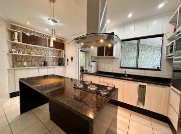 Casa · 200m² · 4 Quartos · 2 Vagas · SOBRADO COM 04 QUARTOS - PONTE ALTA DO GAMA