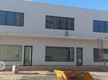 c8c99ff4ffa1e35ee1b7b4e7bfb0eb52e2b16a66 · Loja comercial fase final de acabemento no Centro com ótima localização