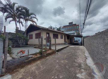 01 · Terreno de 621.8m² no bairro Trindade