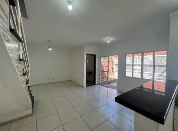 Foto 01 · Sobrado à venda com 3 quartos sendo uma suíte em excelente localização