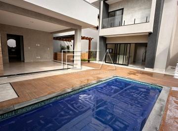 Casa · 215m² · 3 Quartos · 4 Vagas · Exclusividade e Conforto no Coração da Cidade: Residência com Piscina no Melhor Bairro!