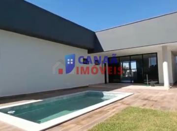Casa · 216m² · 3 Quartos · 3 Vagas · Casa com 3 suites, piscina aquecida