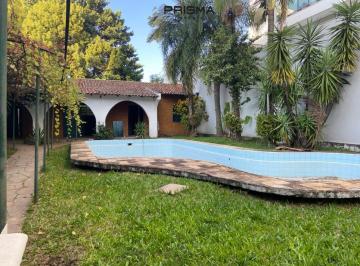 Comercial · 400m² · 8 Quartos · 2 Vagas · Casa Comercial,  ampla, Próximo a Av Presidente Vargas, Col. Fátima