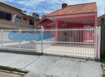 Foto 02 · ALUGO TEMPORADA EM GAROPABA ÓTIMA CASA CENTRO 3 DORMITÓRIOS COM SPLIT 300M DA PRAIA