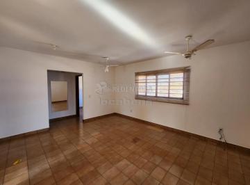 Casa · 300m² · 3 Quartos · 4 Vagas · Casa com 02 Dormitórios tipo suites, mais um 1 apto em outra ala independente, 3 Vagas de garagens c