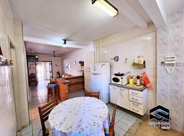 Casa · 70m² · 2 Vagas · AMPLA KITNET COM 02 VAGAS E CHURRASQUEIRA!