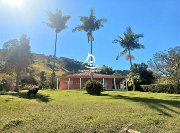Rural de 6 quartos, Itajubá · Sítio no Bairro Freire/Salvador, a 14 Km de Itajubá-MG, a 4 Km do asfalto