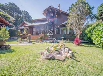 Casa · 300m² · 2 Vagas · CASA À VENDA EM GRAMADO COM QUATRO SUÍTES