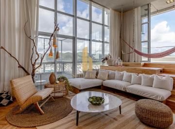 Apartamento · 337m² · 4 Quartos · 4 Vagas · Cobertura Duplex padrão EMBRAED única em Balneário Camboriú!! Com pé direito duplo e vista mar.