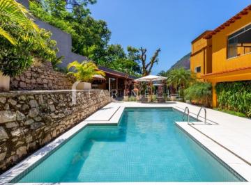 10941-20231218215738_zap.jpg · Linda casa reformada e toda rodeada de verde em Laranjeiras.
