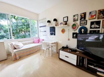 Foto 01 · Charmoso apartamento no Jardim Botânico, localizado numa das ruas mais cobiçadas e desejadas do Bair