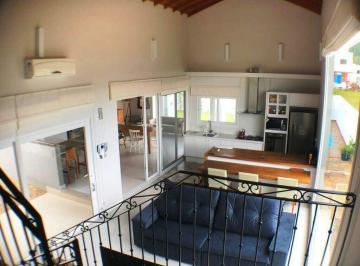 Casa · 205m² · 3 Quartos · 6 Vagas · Casa de alto padrão com 3 suítes amplas, 6 vagas, no maior condominio horizontal da região! Caledôni