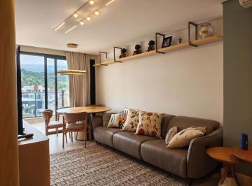 Living e jantar integrados, com porta de vidro para a sacada · Cobertura com 3 suítes, no Brava Coast em Balneário Camboriú