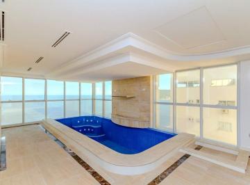 Apartamento · 317m² · 4 Quartos · 4 Vagas · Apartamento à venda frente mar em Balneário Camboriú.