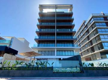 Apartamento · 226m² · 4 Quartos · 3 Vagas · Apartamento à venda no Bay House na Praia Brava