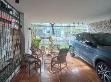 Casa · 380m² · 4 Quartos · 2 Vagas · Casa em Tirol