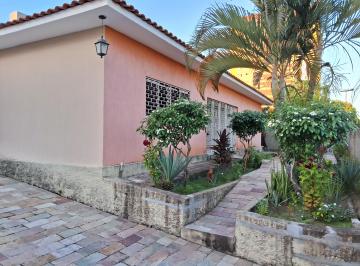 Casa de 4 quartos, João Pessoa · Casa com 4 quartos, 2 suites, piscina e churrasqueira no Bairro dos Estados.